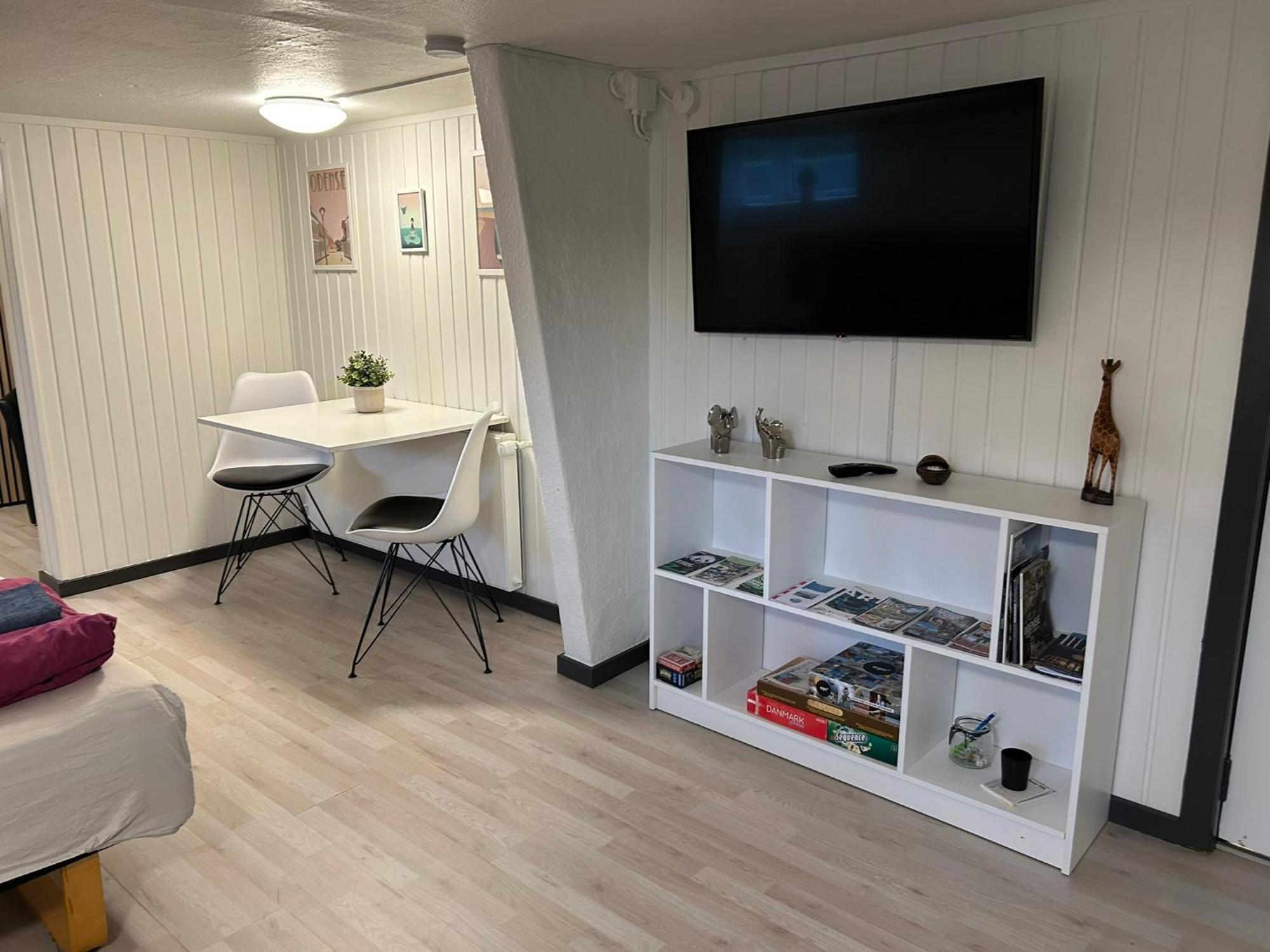 H. C. Lumbyes Vej - Kaelderlejlighed Odense Buitenkant foto